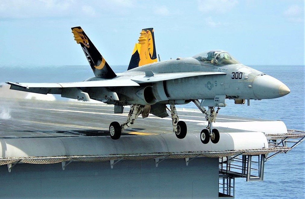 Tiêm kích hạm đa năng F/A-18 lại “sốt” trở lại?