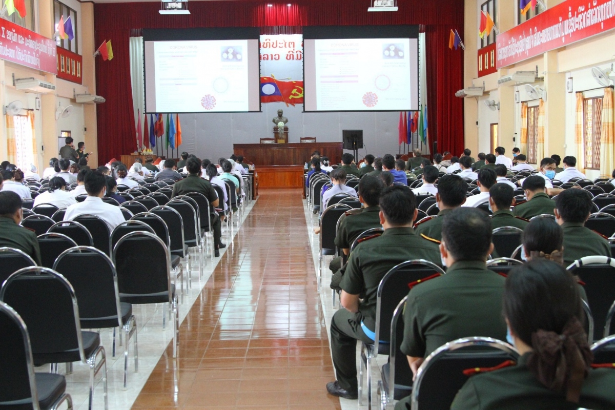 Việt Nam tập huấn nâng cao năng lực phòng chống Covid-19 cho y, bác sĩ Lào