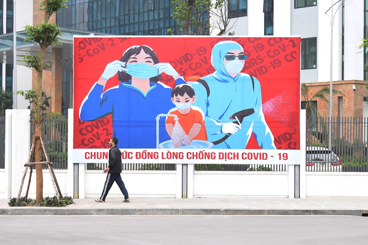 Muôn màu tranh cổ động phòng chống dịch Covid-19 trên đường phố Hà Nội