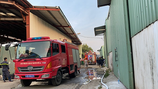 Cháy xưởng sửa chữa quạt nước ở Đà Nẵng