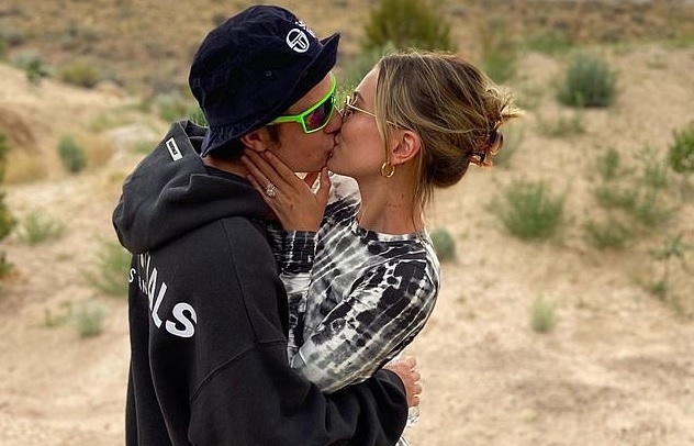 Vợ chồng Justin Bieber ngọt ngào hôn nhau giữa khung cảnh lãng mạn