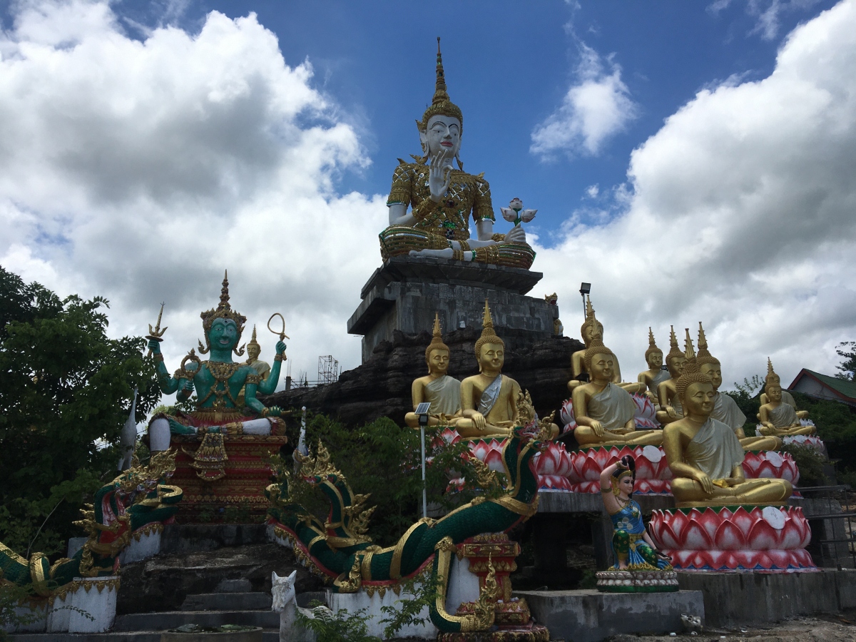 Phoukhaukhoai– ngôi chùa độc đáo giữa rừng Lào