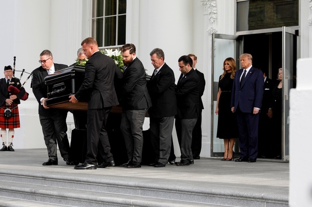 Ông Trump tổ chức tang lễ cho em trai tại Nhà Trắng