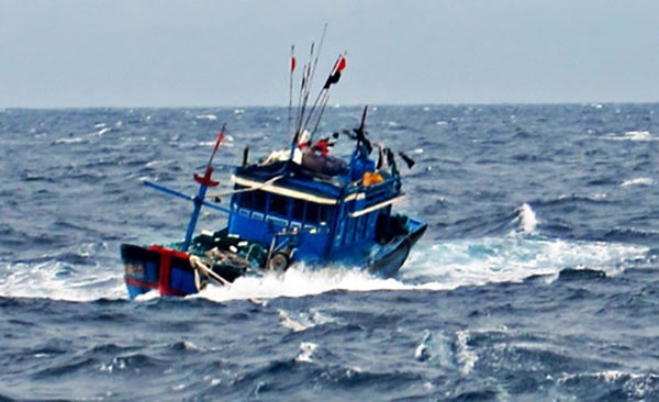 Tàu cá ở Bình Định cùng 2 ngư dân mất liên lạc nhiều ngày trên biển