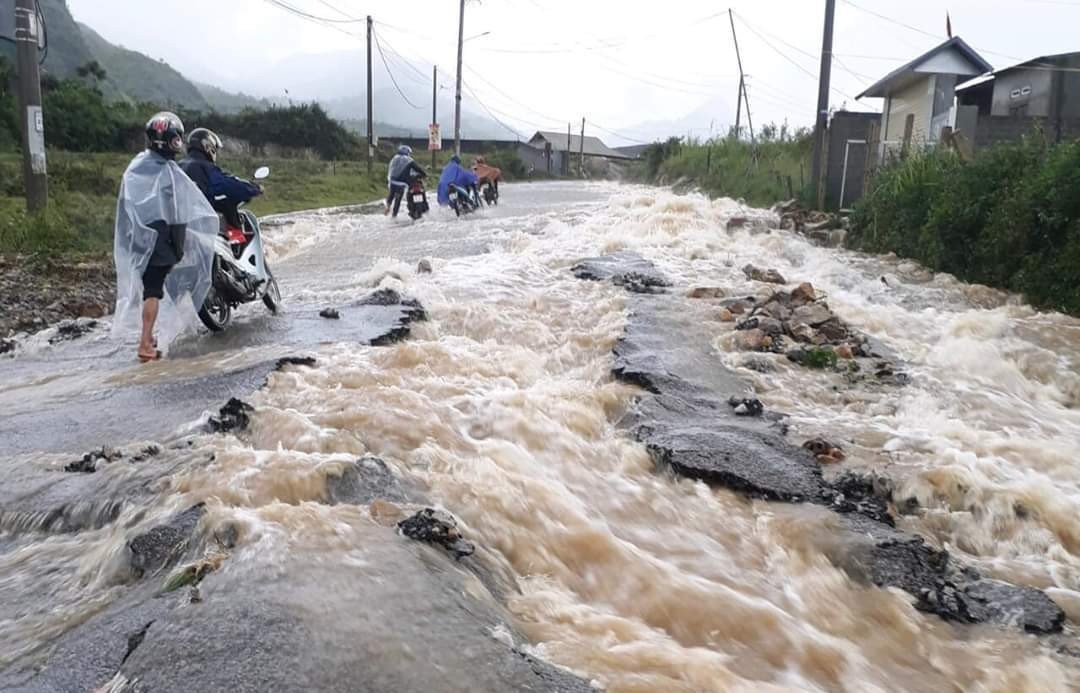 Mưa lớn tại Lai Châu gây sạt lở nhiều tuyến giao thông
