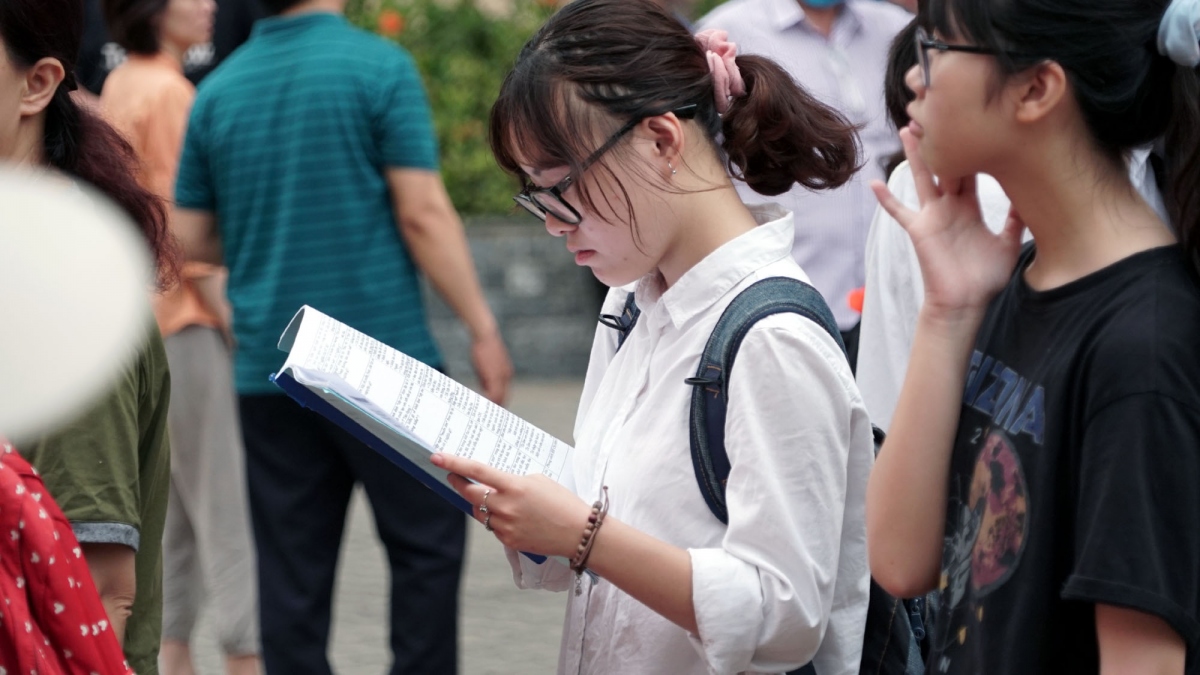 Sở GD-ĐT Hà Nội công bố điểm chuẩn lớp 10 trường chuyên, cao nhất 44 điểm