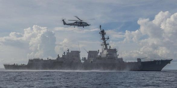 Mỹ điều khu trục USS Mustin tuần tra ở Biển Đông