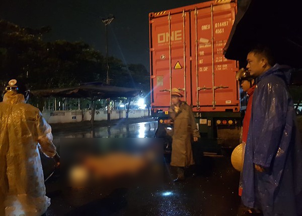 Người đàn ông tử vong vì đâm vào đuôi xe container ở Đà Nẵng