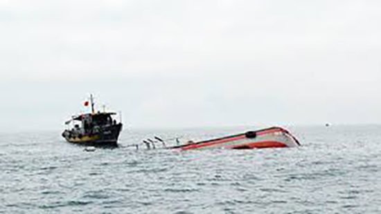 Va chạm giữa tàu chở khí đốt và tàu cá, 1 người tử nạn, 4 người mất tích