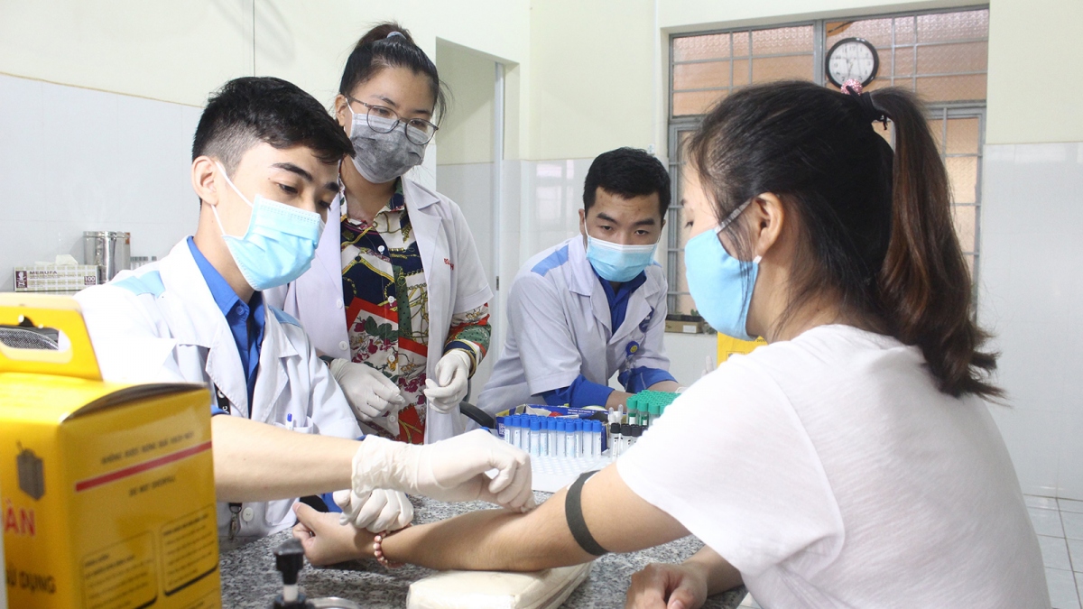 Hơn 300 sinh viên ngành y tình nguyện tham gia chống dịch Covid-19