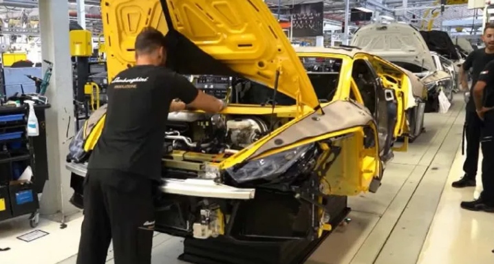 Cận cảnh quy trình sản xuất siêu xe Lamborghini Huracan Evo