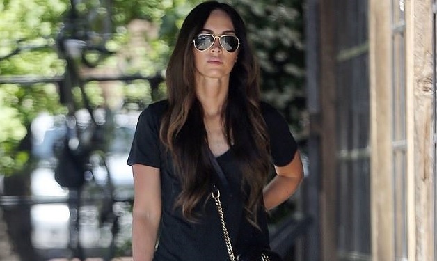 Megan Fox mặc đồ xuề xòa, một mình ra phố sau ồn ào ly hôn