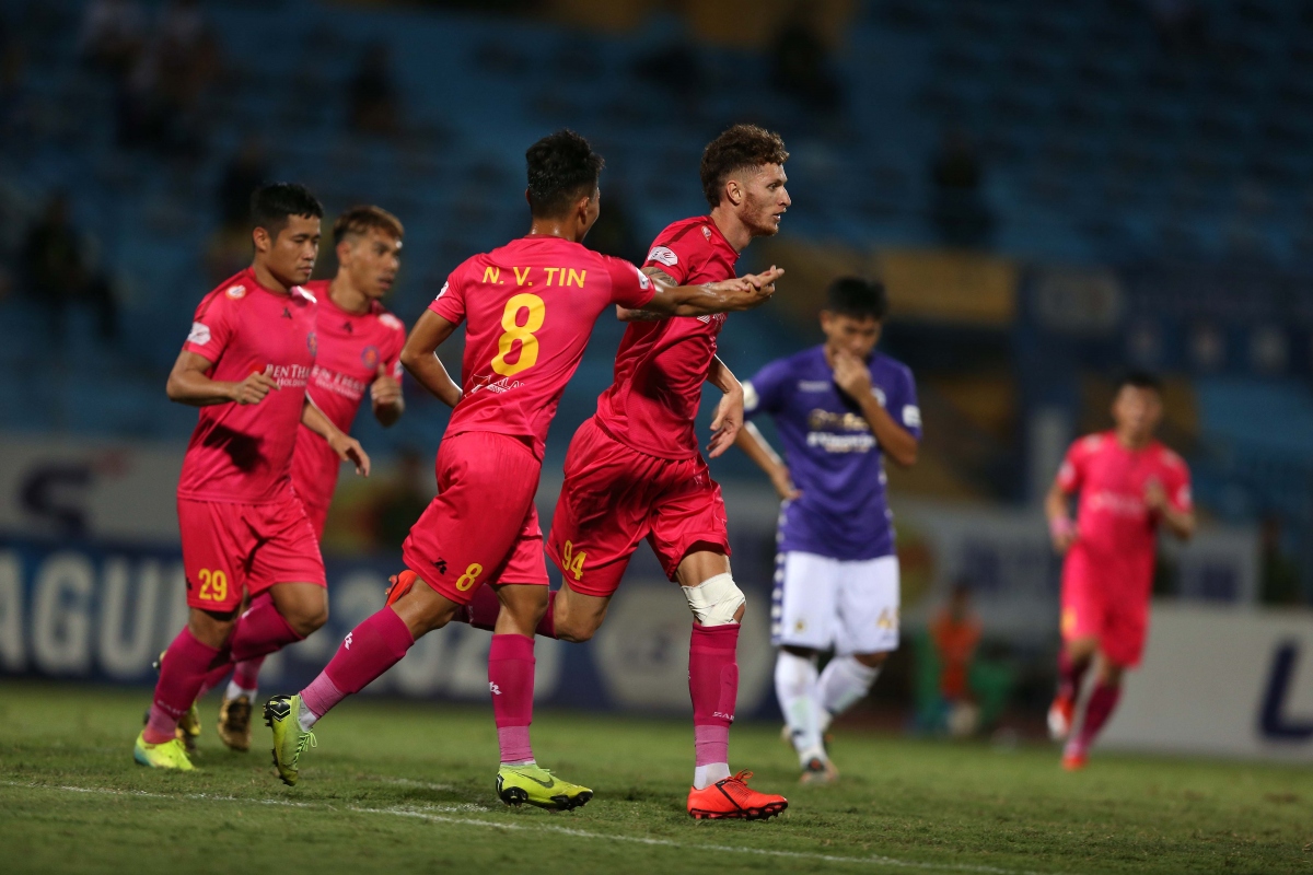 Văn Quyết đá hỏng phạt đền, Hà Nội FC thất thủ 0-1 trước Sài Gòn FC