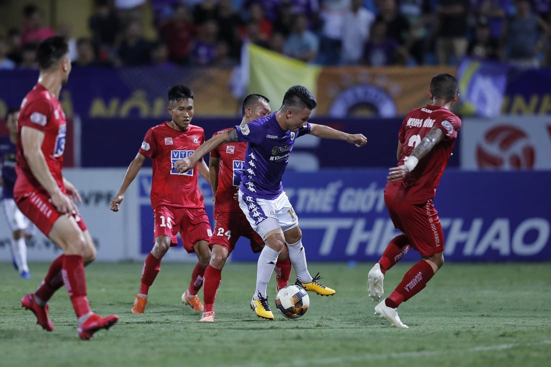 Hà Nội FC thắng sít sao Hải Phòng ngày pháo sáng "oanh tạc" Hàng Đẫy