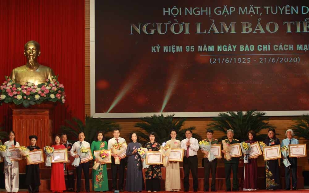 Gặp mặt, tuyên dương 187 người làm báo tiêu biểu cả nước