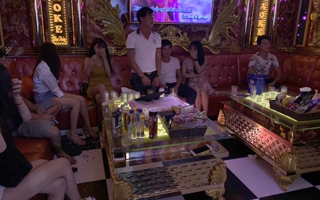 Quảng Ninh: Xử lý điểm kinh doanh karaoke hoạt động bất chấp lệnh cấm