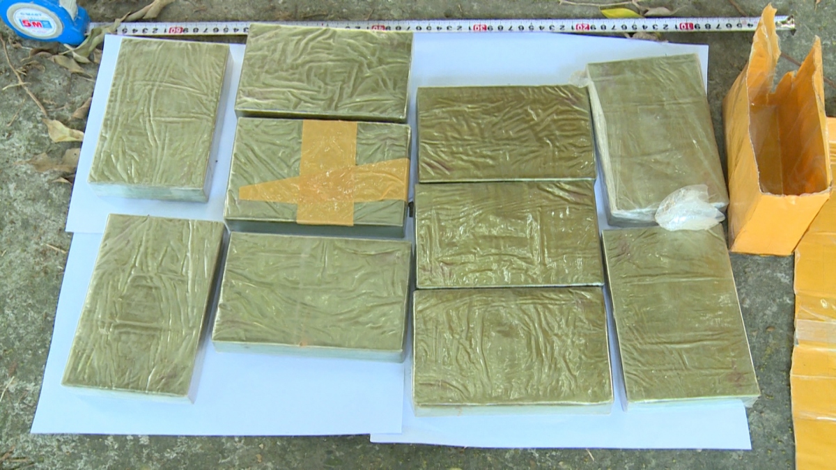 Công an tỉnh Vĩnh Phúc bắt đối tượng vận chuyển 10 bánh heroin