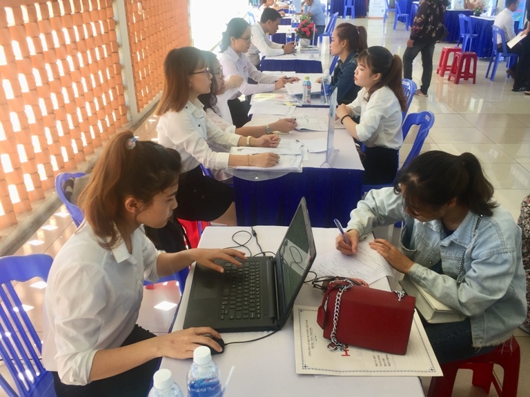 Ngày hội việc làm tại Đà Nẵng thu hút đông đảo học sinh, sinh viên