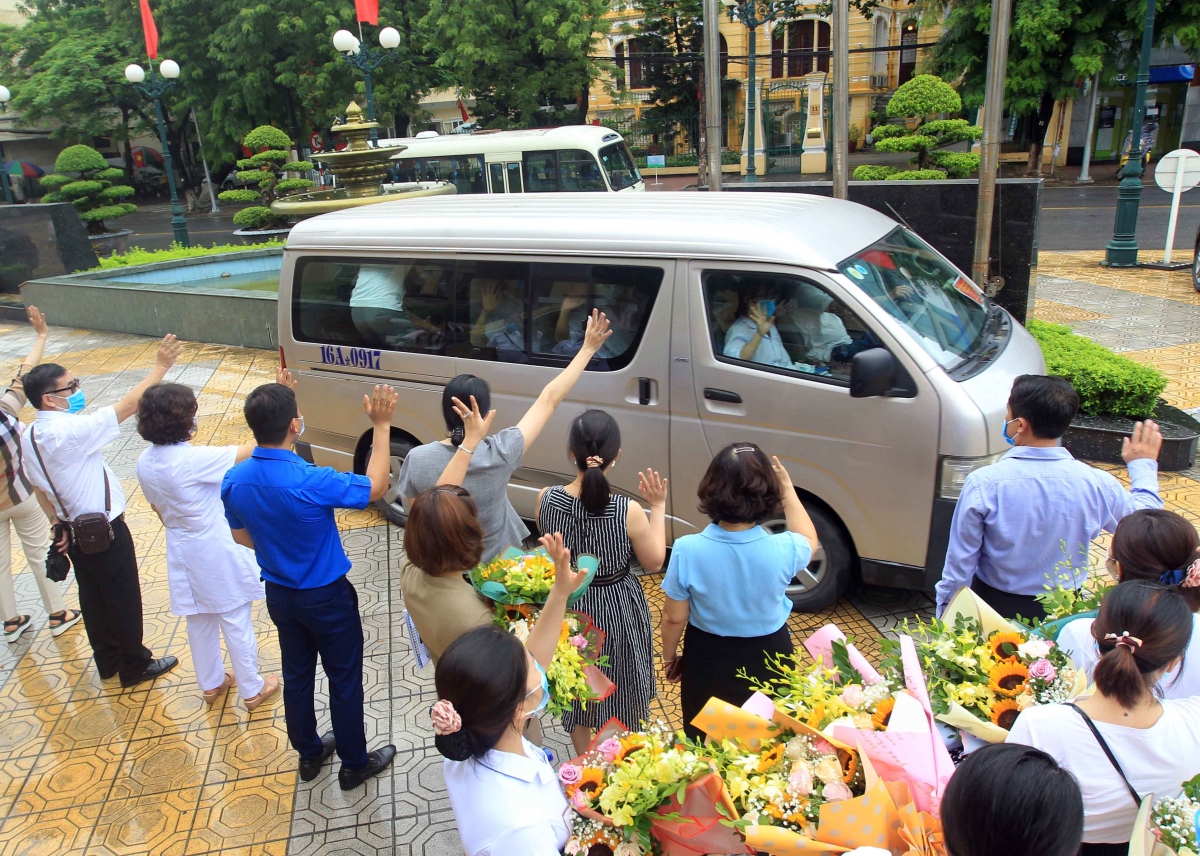 Đoàn bác sĩ, điều dưỡng Hải Phòng lên đường chi viện cho Đà Nẵng