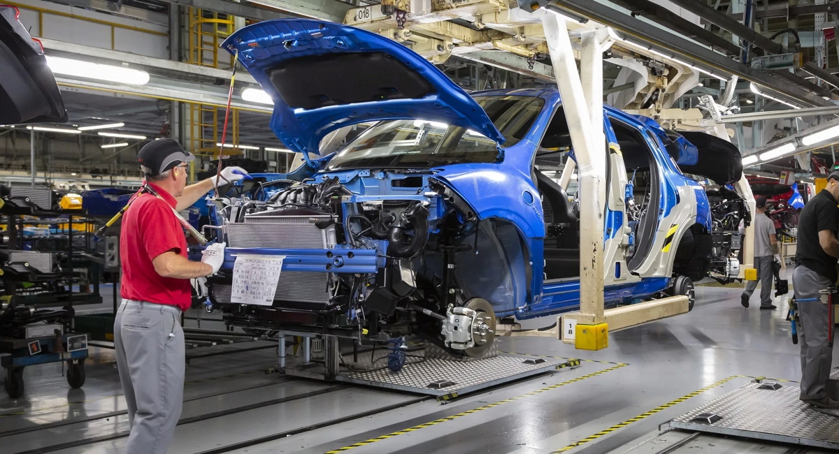 Covid-19 khiến doanh số ngành ô tô toàn cầu giảm 20% vào năm 2020