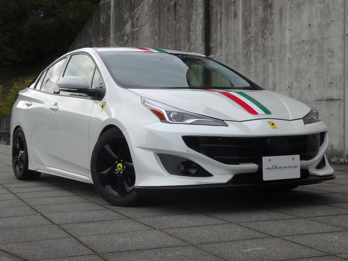 Toyota Prius độ phong cách Ferrari FF