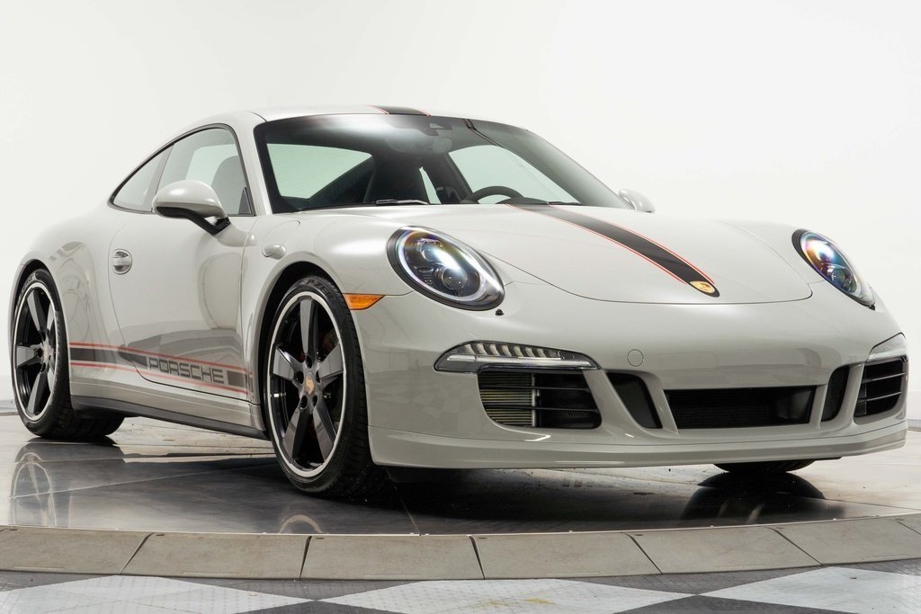 Mới chạy 66km, Porsche 911 Carrera GTS Rennsport đã được rao bán