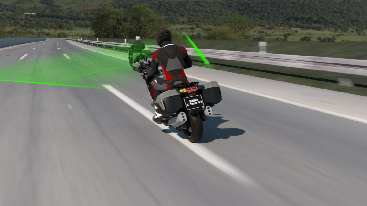 BMW đưa hệ thống kiểm soát hành trình lên xe máy