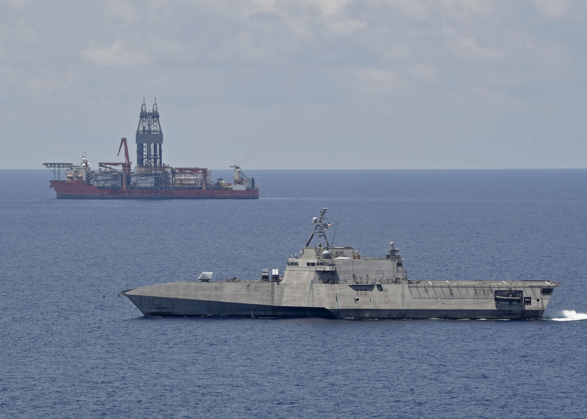 Chiến hạm Mỹ hiện diện gần tàu khoan dầu West Capella ở Biển Đông