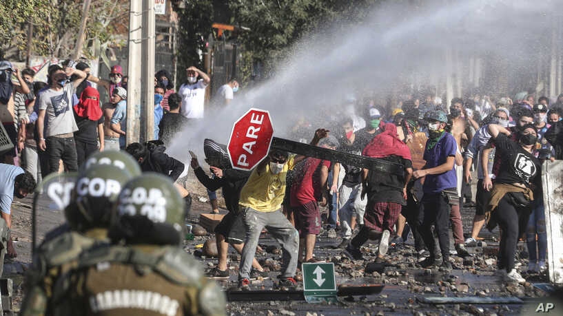 Video: Biểu tình bạo loạn ở Chile giữa nỗi lo thiếu lương thực vì Covid-19