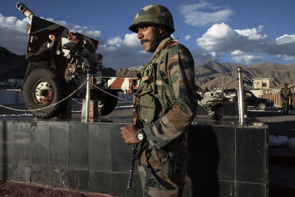 Trung-Ấn “đối mặt dữ dội” ở Himalaya: 3 lính Ấn Độ thiệt mạng