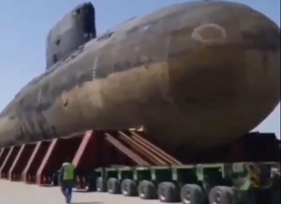 Động thái bất thường: Iran vận chuyển tàu ngầm Kilo bằng đường bộ