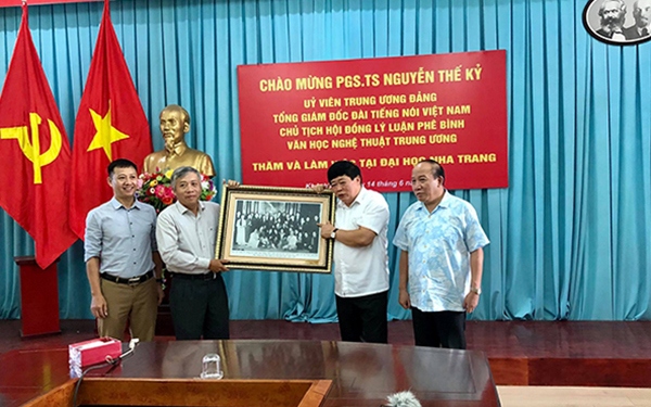 Tổng Giám đốc VOV Nguyễn Thế Kỷ làm việc với trường Đại học Nha Trang