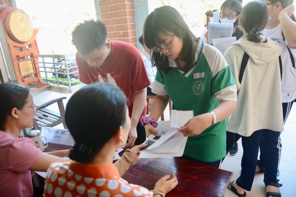 Học sinh lớp 12 Đà Nẵng dốc sức ôn tập cho kỳ thi tốt nghiệp THPT