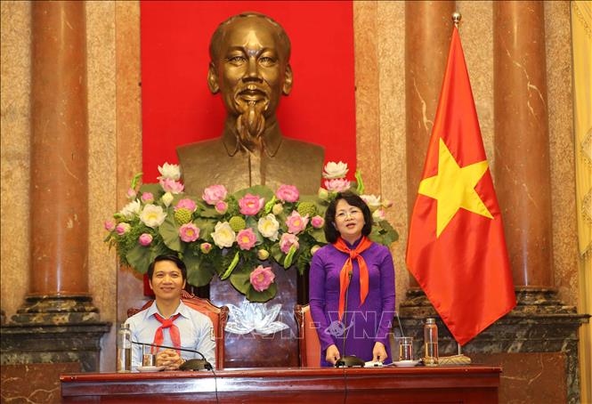 Phó Chủ tịch nước gặp mặt đoàn cháu ngoan Bác Hồ tỉnh Nghệ An