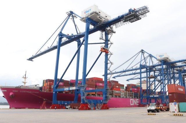 Cảng Container quốc tế Tân Cảng Hải Phòng đón tàu siêu trọng tải
