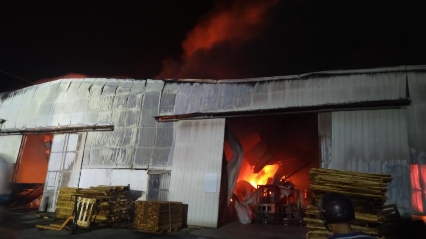 Cháy lớn tại Công ty gỗ ở Hải Phòng