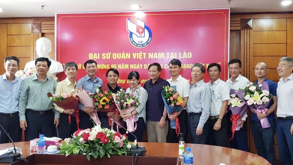Đại sứ Việt Nam tại Lào chúc mừng các cơ quan báo chí