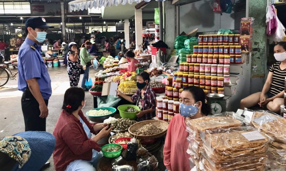 Đà Nẵng xử lý nghiêm người vào chợ không đeo khẩu trang