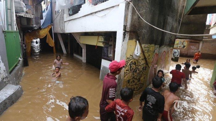 Indonesia làm đúng quy trình y tế Covid-19 khi sơ tán nạn nhân lũ lụt