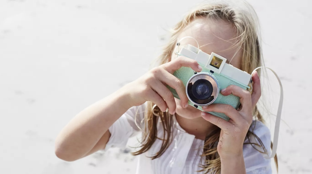 Chọn máy ảnh cho trẻ em dễ sử dụng và bền trong mùa hè này