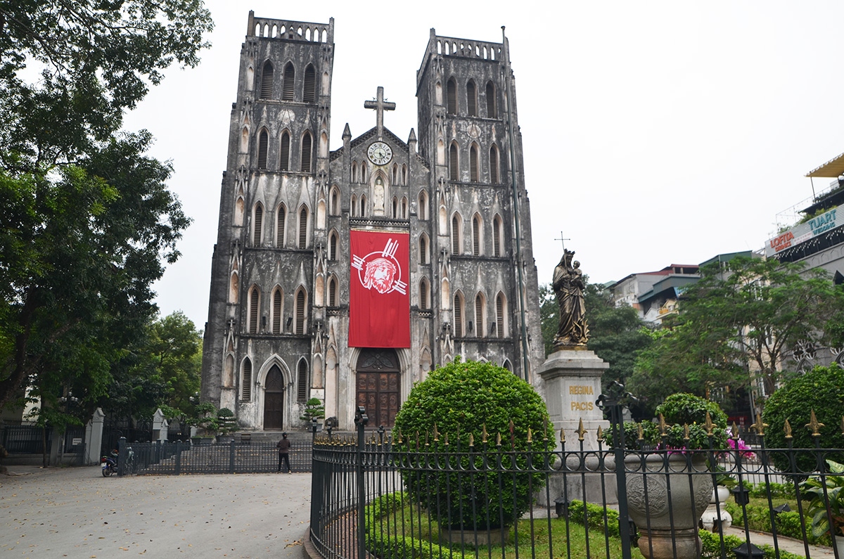 Ảnh: Nhà thờ ở Hà Nội vắng lặng dịp Lễ Phục sinh, tổ chức trực tuyến tránh Covid-19