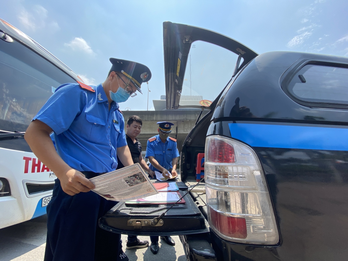 Hà Nội ra quân xử lý hàng loạt xe khách vi phạm tại bến xe Mỹ Đình
