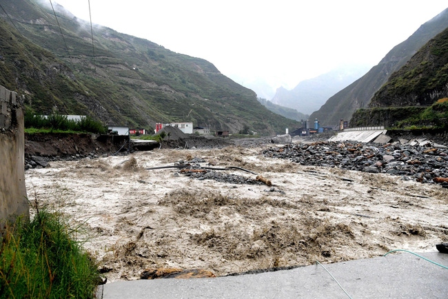 Miền Nam Trung Quốc thiệt hại nặng nề do mưa lớn
