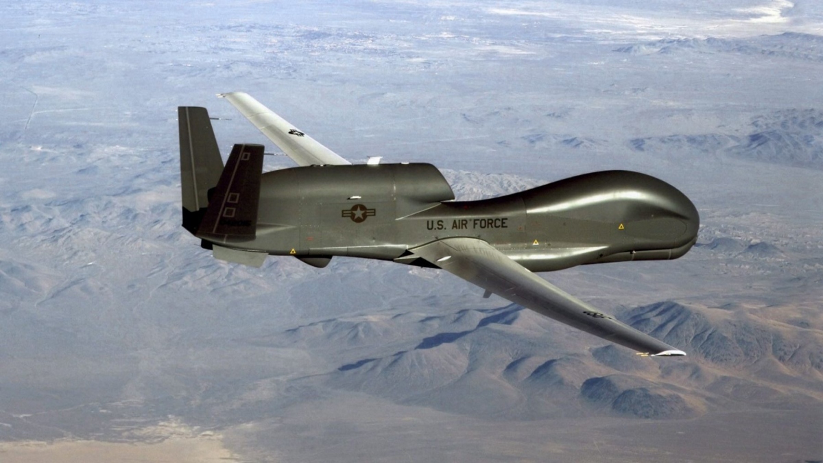 Máy bay ném bom B-1B và UAV trinh sát Mỹ hoạt động ở Biển Đông