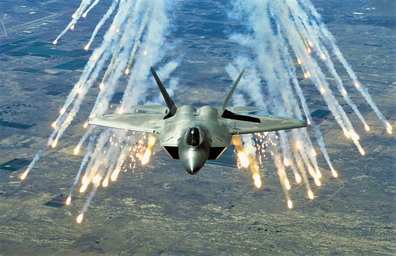 Mỹ nâng cấp vũ khí, biến “chim ăn thịt” F-22 thành “sát thủ đáng gờm”