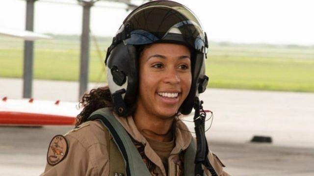 Nữ phi công da màu đầu tiên xuất hiện trong lực lượng Hải quân Mỹ