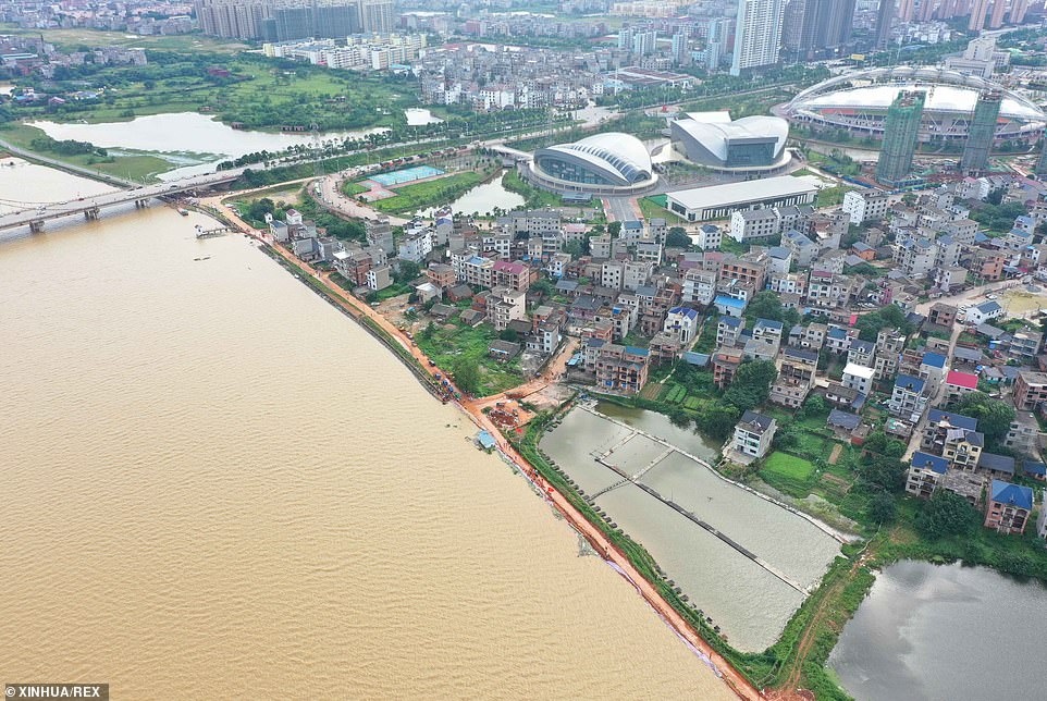 Ảnh: Lũ lụt nghiêm trọng nhất 3 thập kỷ tàn phá nhiều tỉnh thành ở Trung Quốc