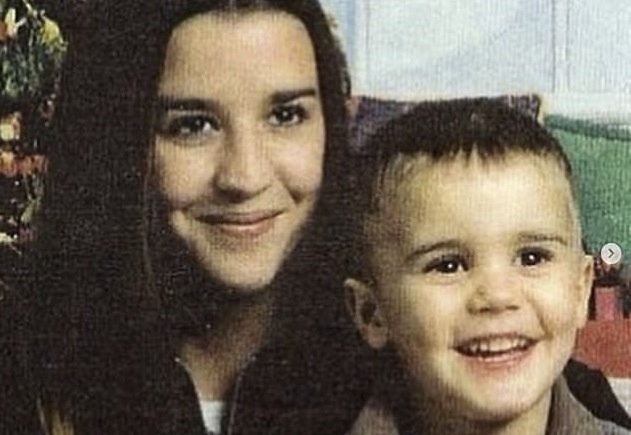 Justin Bieber khoe ảnh ngày bé điển trai, đáng yêu bên mẹ