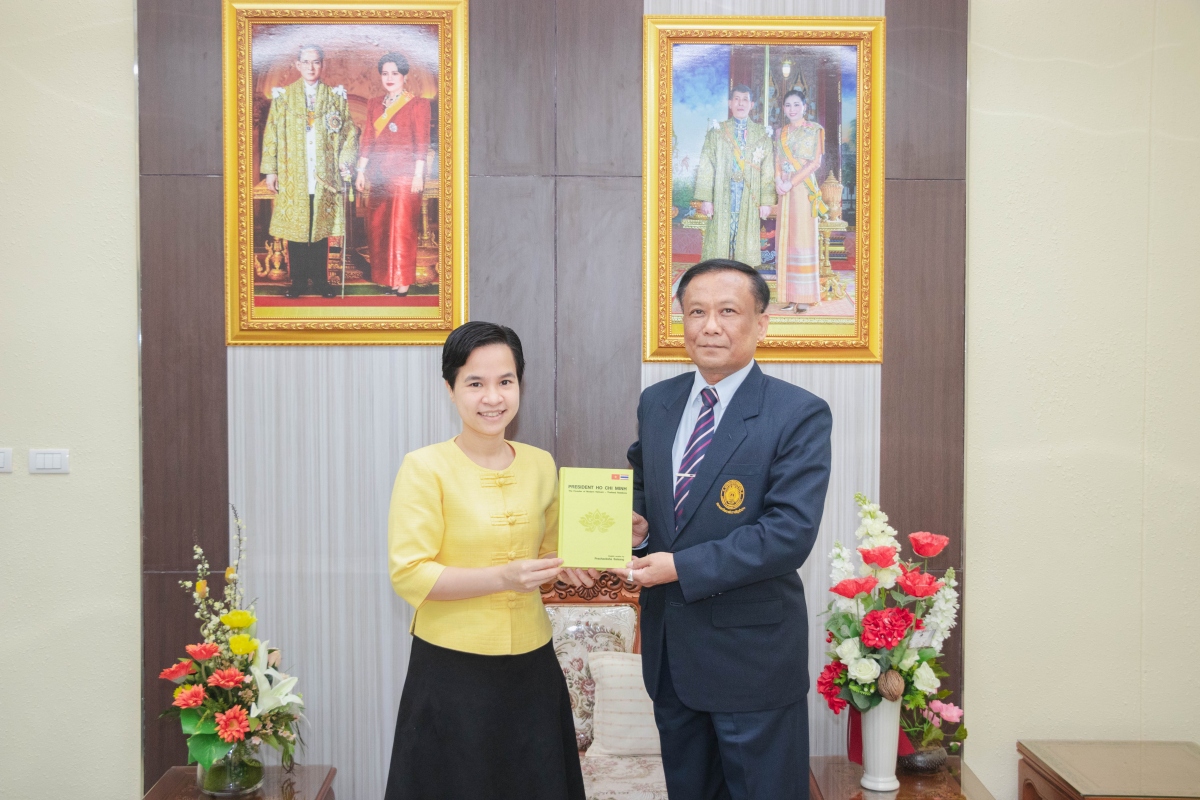 Xuất bản sách về Chủ tịch Hồ Chí Minh bằng tiếng Anh tại Thái Lan