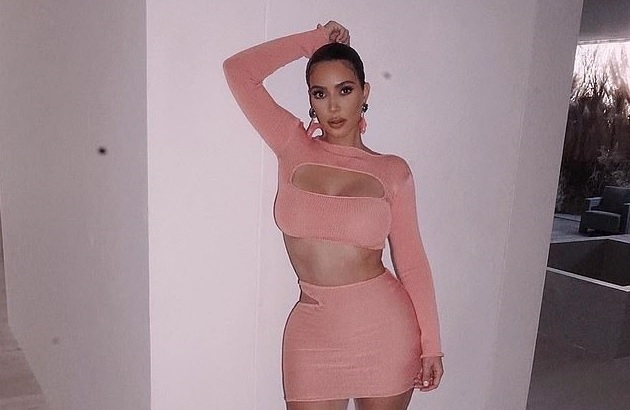 Kim Kardashian sở hữu dáng bốc lửa với trang phục bó sát ở tuổi 39